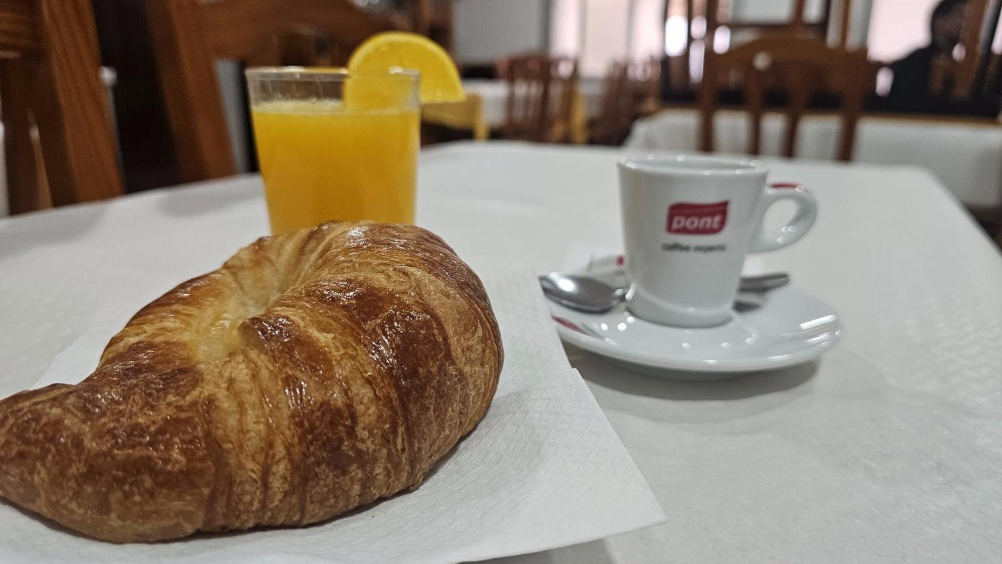 Hostal Los Manos Blanes Zewnętrze zdjęcie