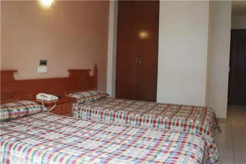 Hostal Los Manos Blanes Zewnętrze zdjęcie